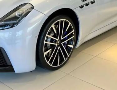 AURA DIAMOND CUT GLOSSY BLACK FRONT 20” MASERATI GT MODENA