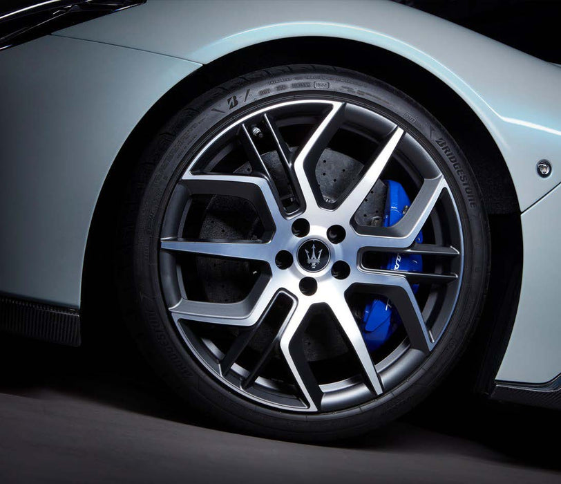MASERATI BLACK SELF LEVELING HUBCAP