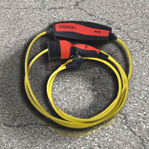 Ferrari Battery Charger バッテリーコンディショナー Amazon.com: Ferrari Battery Charger KIT - USA : Automotive